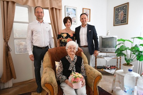 Boldog születésnapot Marika néni!